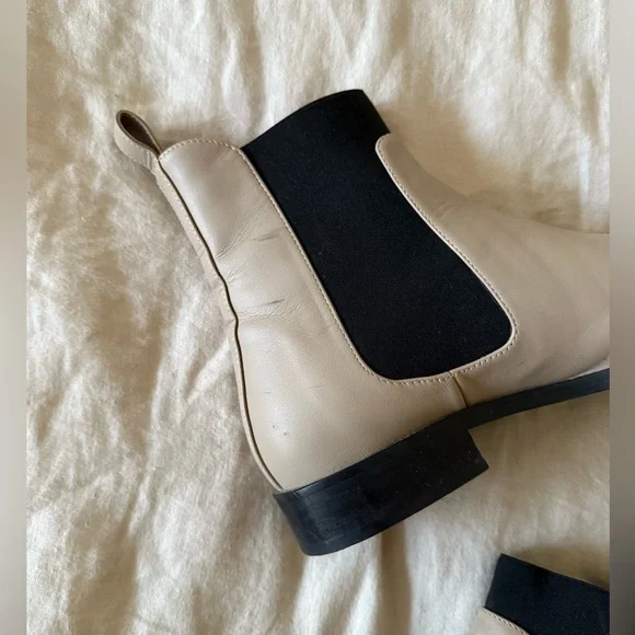 Everlane Italian Leather Chelsea Boots - Picture 6 of 7